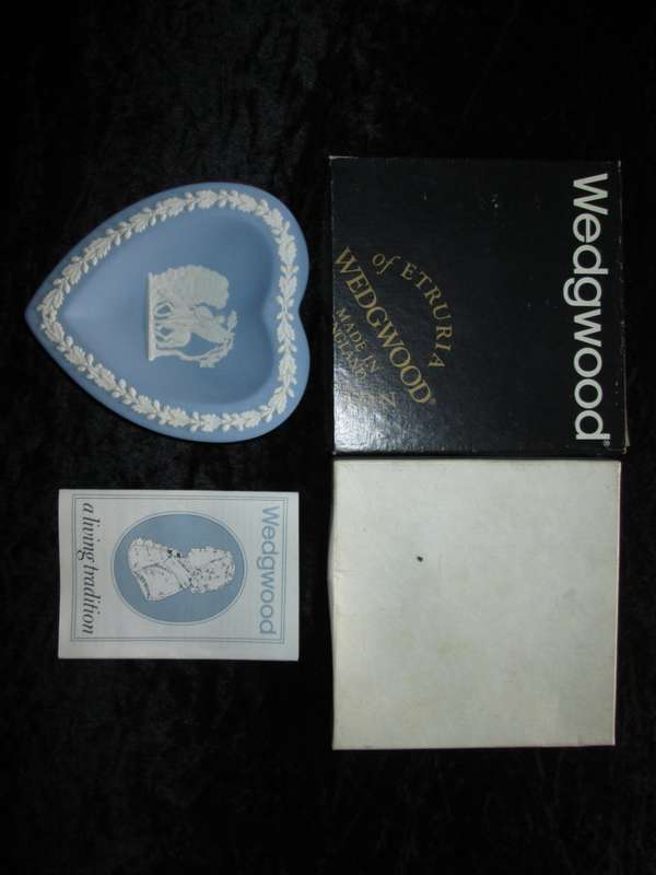 1983 Wedgwood heart shaped dish + Box + Pamphlet