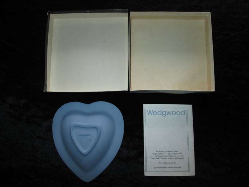 1983 Wedgwood heart shaped dish + Box + Pamphlet
