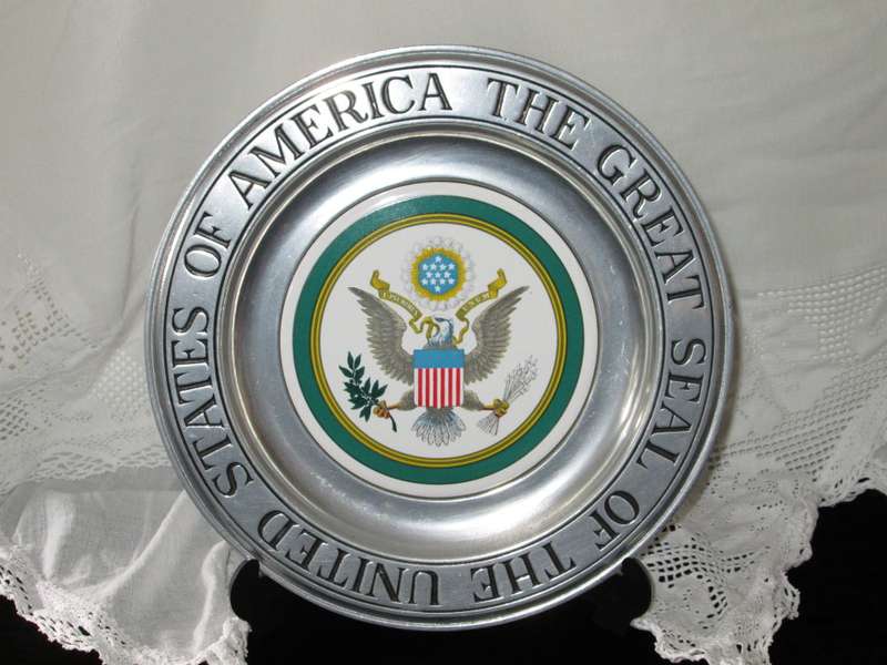 U.S.A Display Plate-Wilton Colombia PA U.S.A - R.W.P.. Ceramic Centre, Pewter border