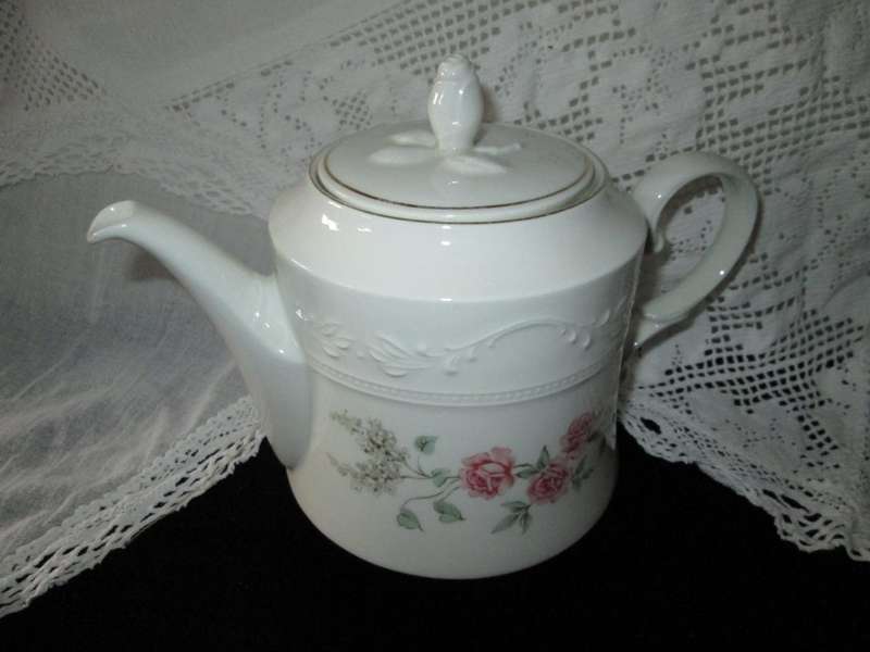 Royale Huguenot TeaPot Rose design