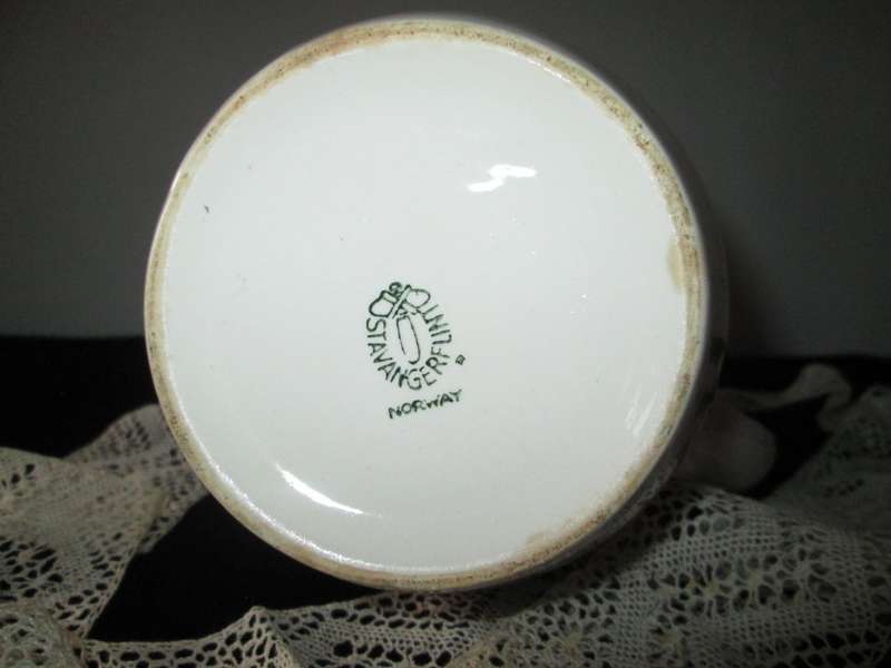 Stavangerflint teapot. Botanical Theme. Made in Norway