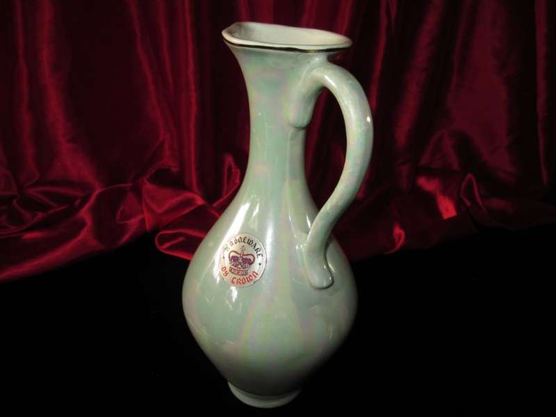Kroneware by Crown. Green Lustre Vase. Original sticker still in place
