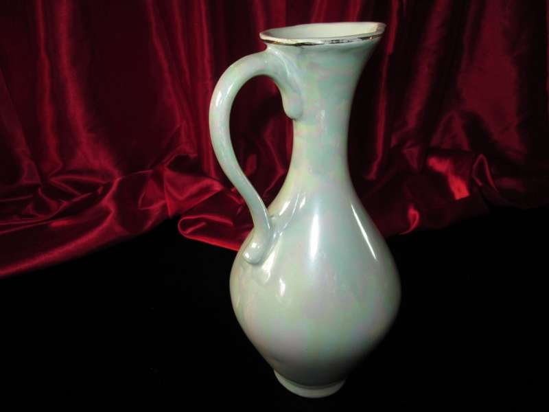 Kroneware by Crown. Green Lustre Vase. Original sticker still in place