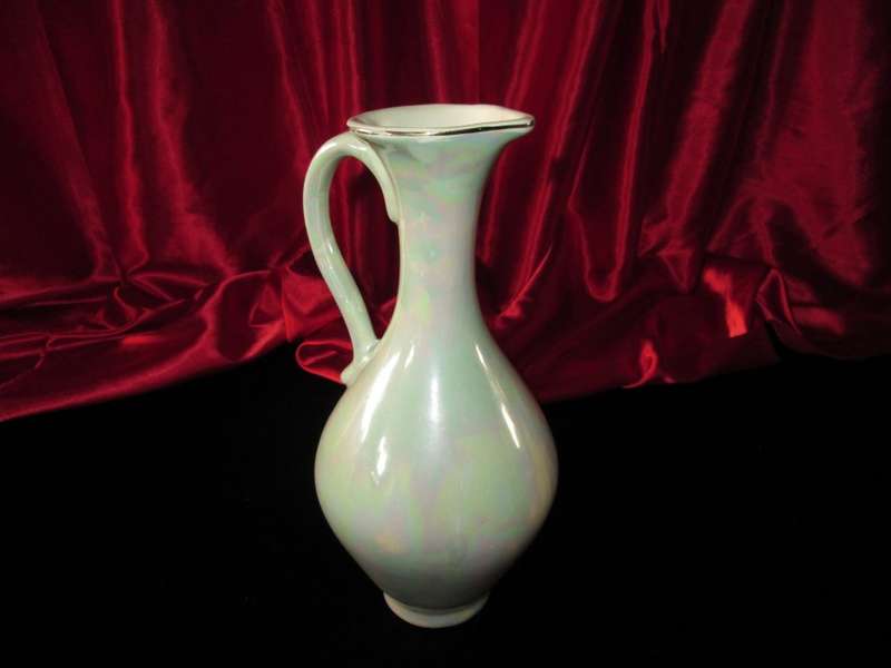 Kroneware by Crown. Green Lustre Vase. Original sticker still in place