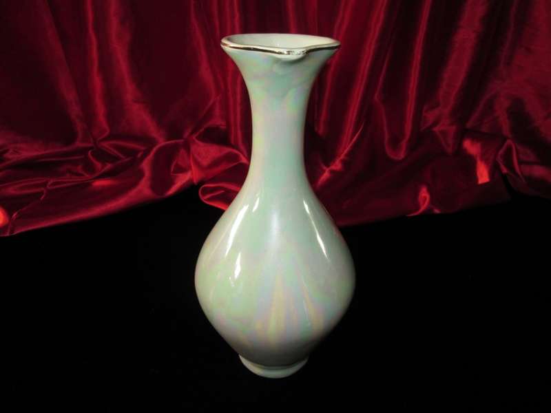 Kroneware by Crown. Green Lustre Vase. Original sticker still in place