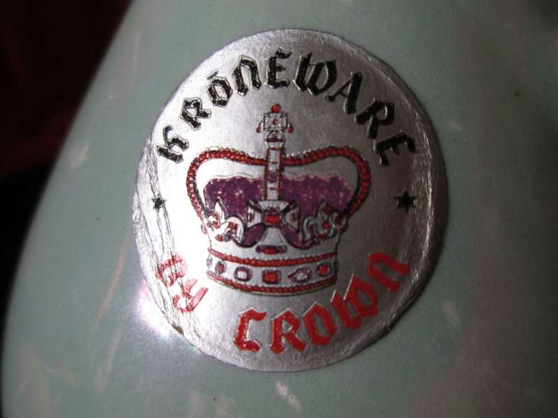 Kroneware by Crown. Green Lustre Vase. Original sticker still in place