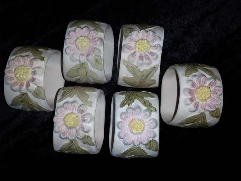 Serviette Rings x 6-Flowers - pottery