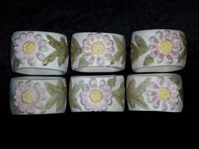Serviette Rings x 6-Flowers - pottery