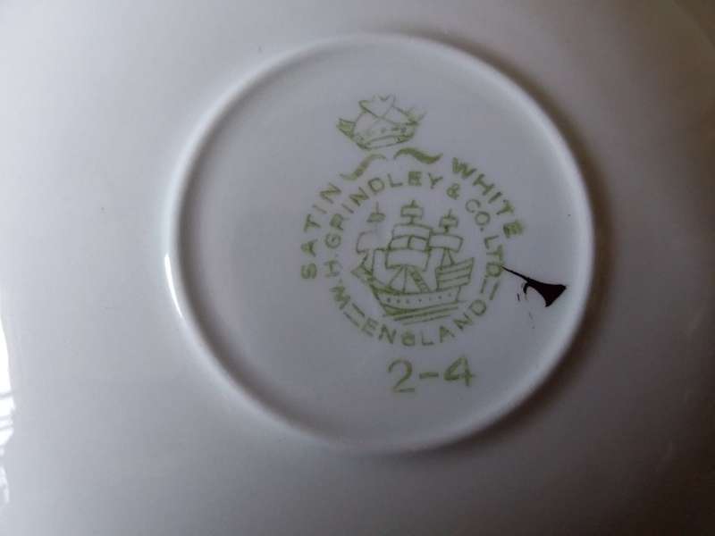 W. H. Grindley and Co. Ltd-England-Satin White-6 x Cups and Saucers + 5 x Extra Saucers