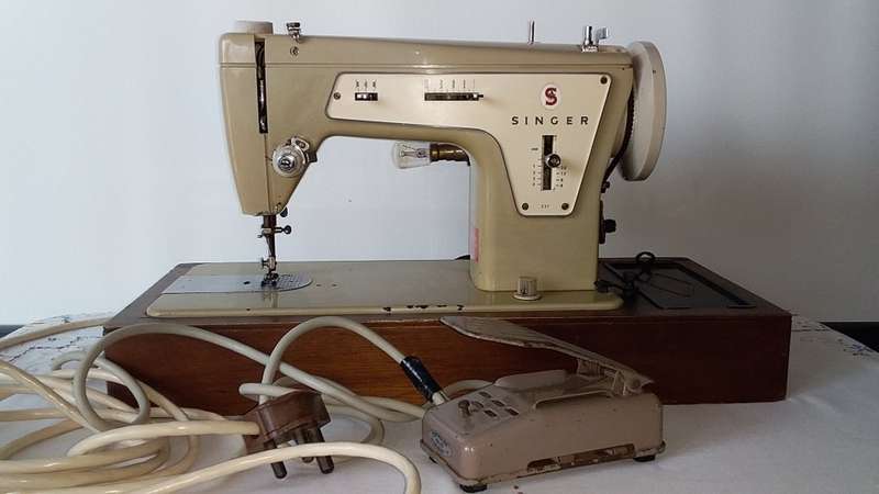 Singer 237 - Sewing Machine with Foot Peddle YN-40+PARVALUX Sewing Machine Motor - Collectible