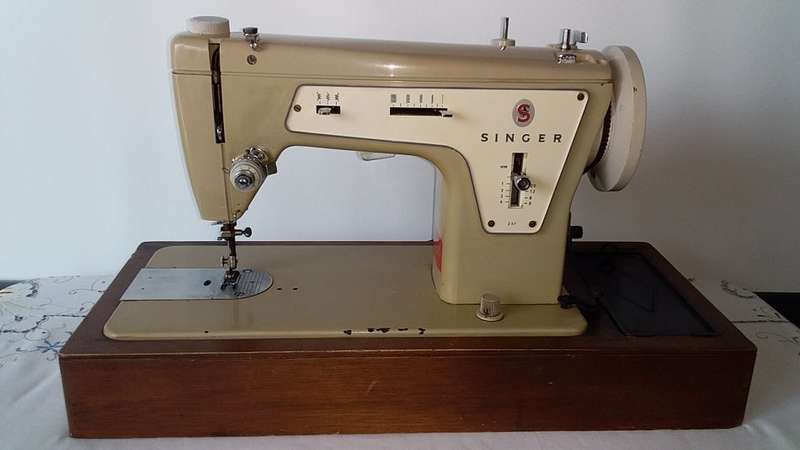 Singer 237 - Sewing Machine with Foot Peddle YN-40+PARVALUX Sewing Machine Motor - Collectible