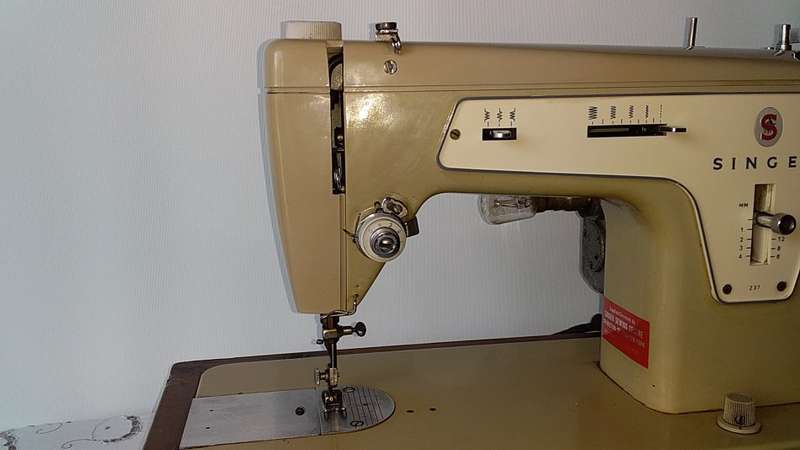 Singer 237 - Sewing Machine with Foot Peddle YN-40+PARVALUX Sewing Machine Motor - Collectible