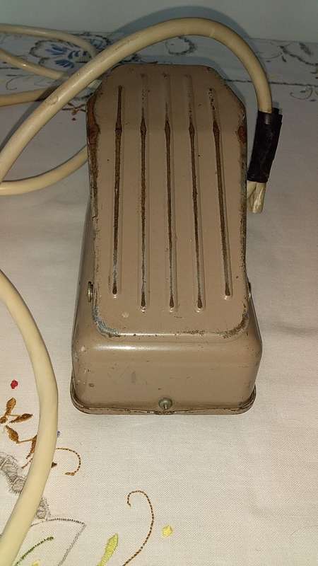 Singer 237 - Sewing Machine with Foot Peddle YN-40+PARVALUX Sewing Machine Motor - Collectible