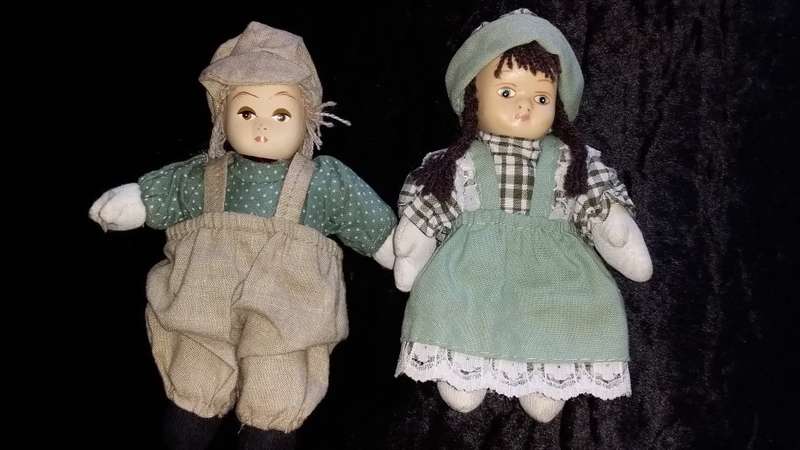 Pair of Collectors Dolls-Small- Not Marked Green and brown outfits