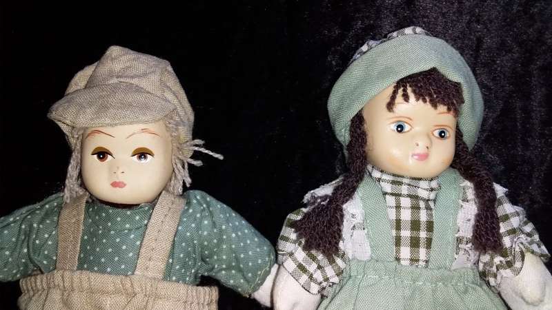 Pair of Collectors Dolls-Small- Not Marked Green and brown outfits