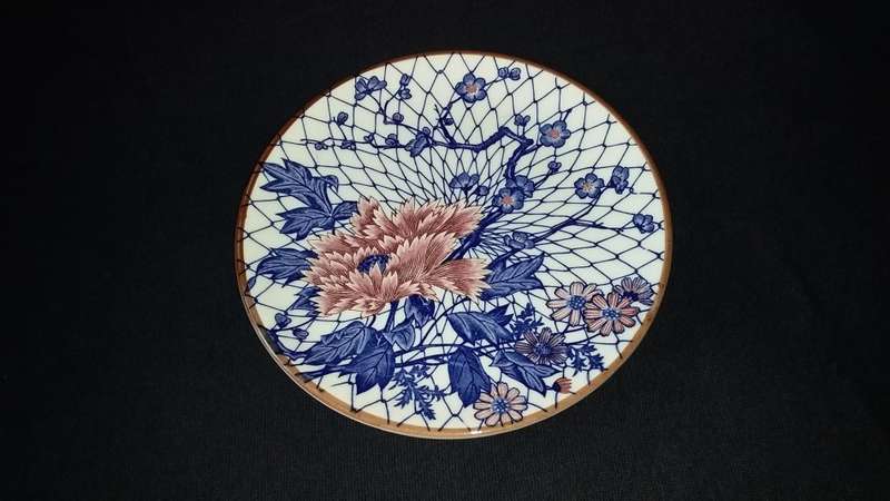 Imari- Small Plate- Pattern Flora - Fishing Net Background