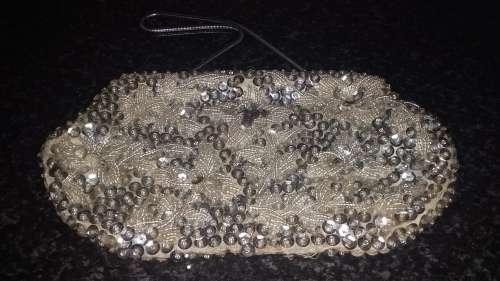 Vintage-Collectable-Handbag-Made in Hong Kong Some crystals / Glass /beads missing. Lining damage