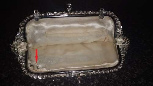 Vintage-Collectable-Handbag-Made in Hong Kong Some crystals / Glass /beads missing. Lining damage