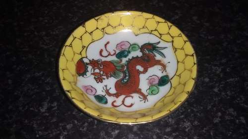 Small Oriental display plate 7.5 cm Diameter - Vintage and Collectible