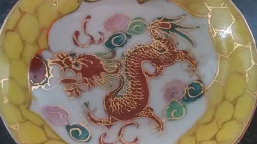 Small Oriental display plate 7.5 cm Diameter - Vintage and Collectible