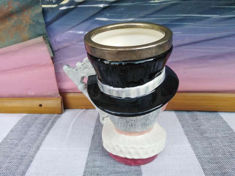 Lancaster / Sandland Character Jug `Yeoman of the Guard` perfect condition with EPNS rim!