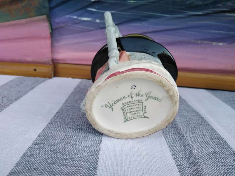 Lancaster / Sandland Character Jug `Yeoman of the Guard` perfect condition with EPNS rim!
