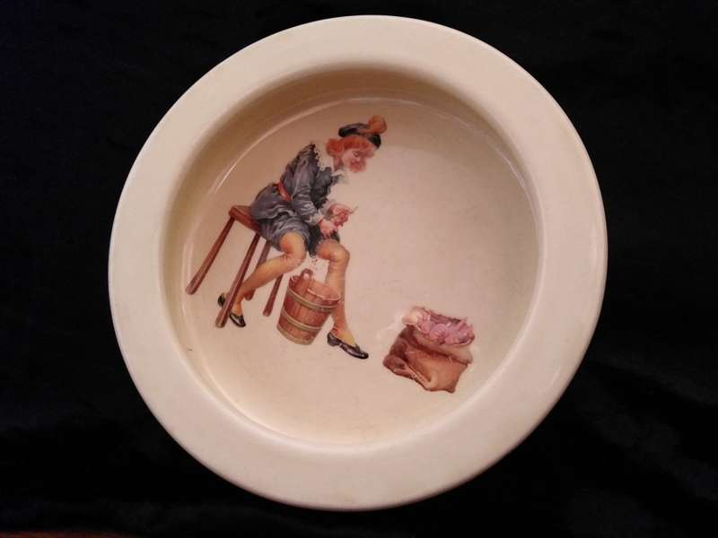 Royal Doulton Nursery bowl, `Peter Piper picked a peck of pickled pepper`, 15cm Diameter