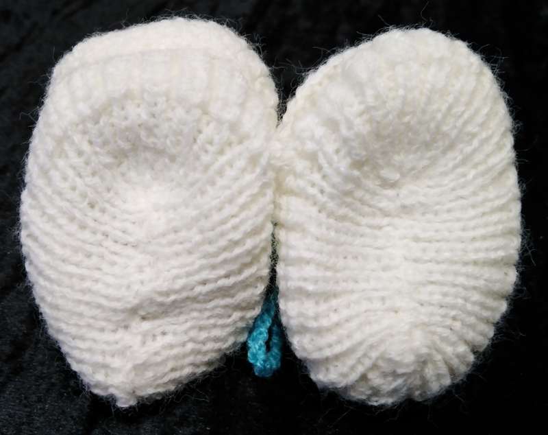 Crotched/Knitted item - White Booties with a bow