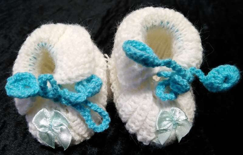 Crotched/Knitted item - White Booties with a bow