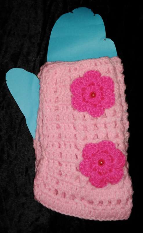 Crotched/Knitted item - Pink gloves