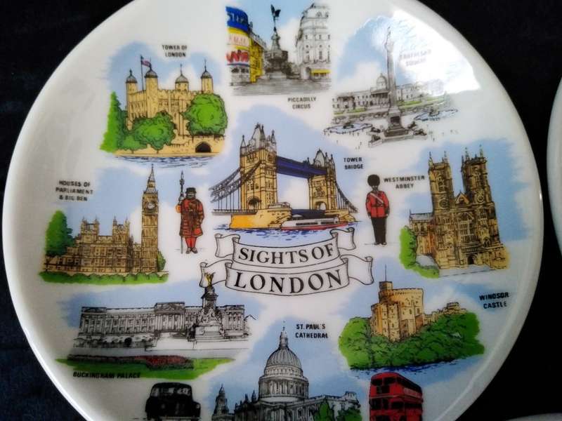 Set of 3 London Themed small display plates 10cm Diameter