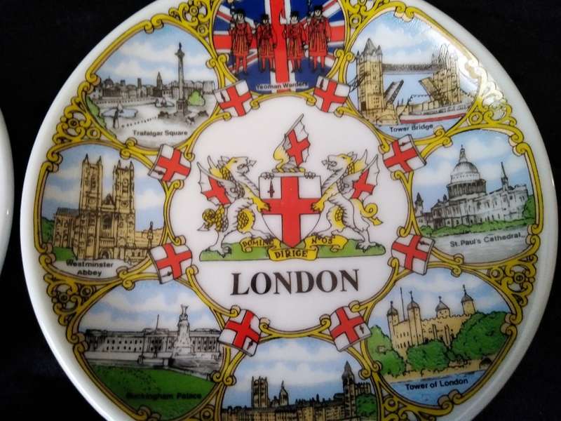 Set of 3 London Themed small display plates 10cm Diameter