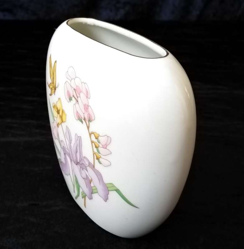 Japane vase with Iris design. 11cm High