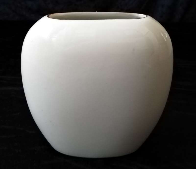 Japane vase with Iris design. 11cm High