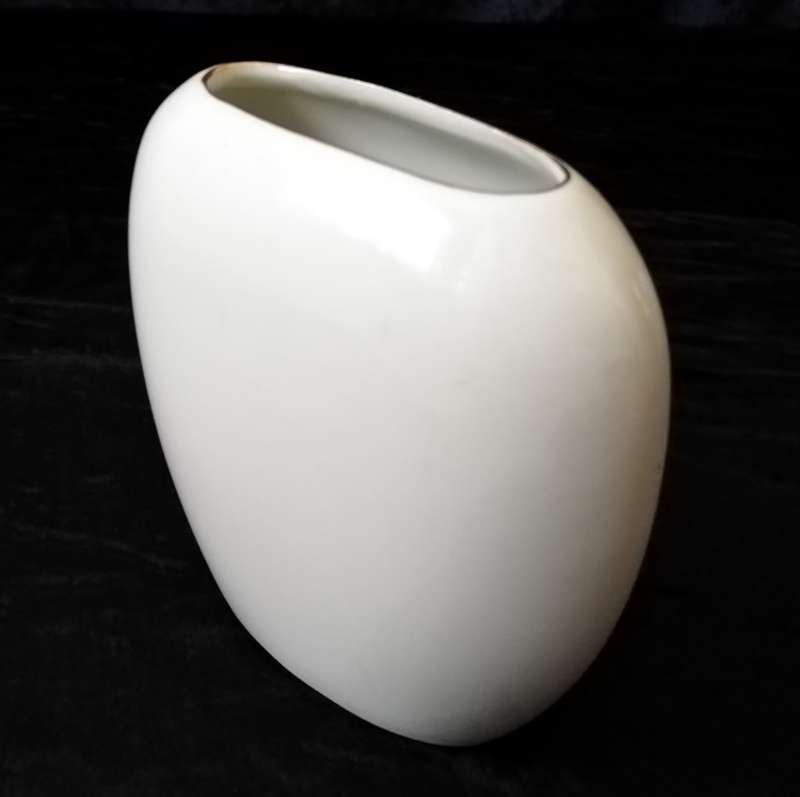 Japane vase with Iris design. 11cm High