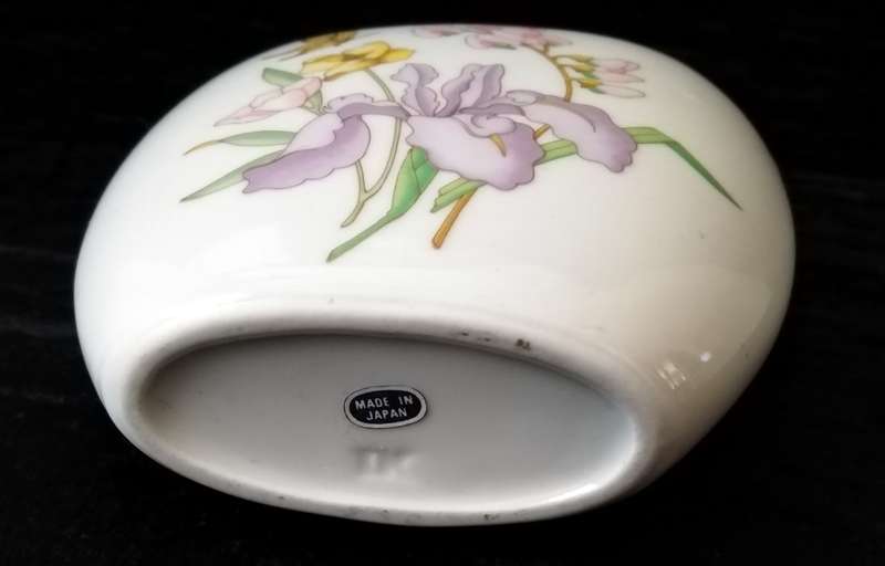 Japane vase with Iris design. 11cm High