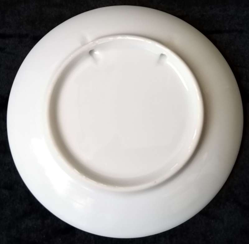 Display plate. Red Crested Finch from S. America. No Name. 10.5cm in Diameter