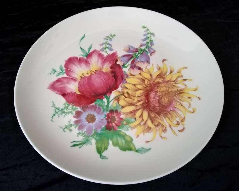 AK Kaiser West German Display plate Flower bouquet. 24cm Diameter