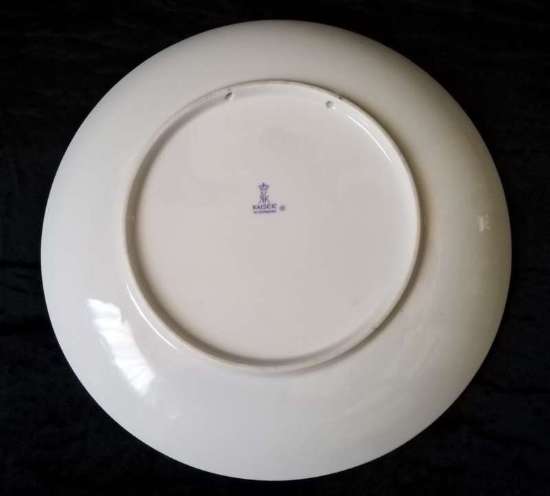 AK Kaiser West German Display plate Flower bouquet. 24cm Diameter
