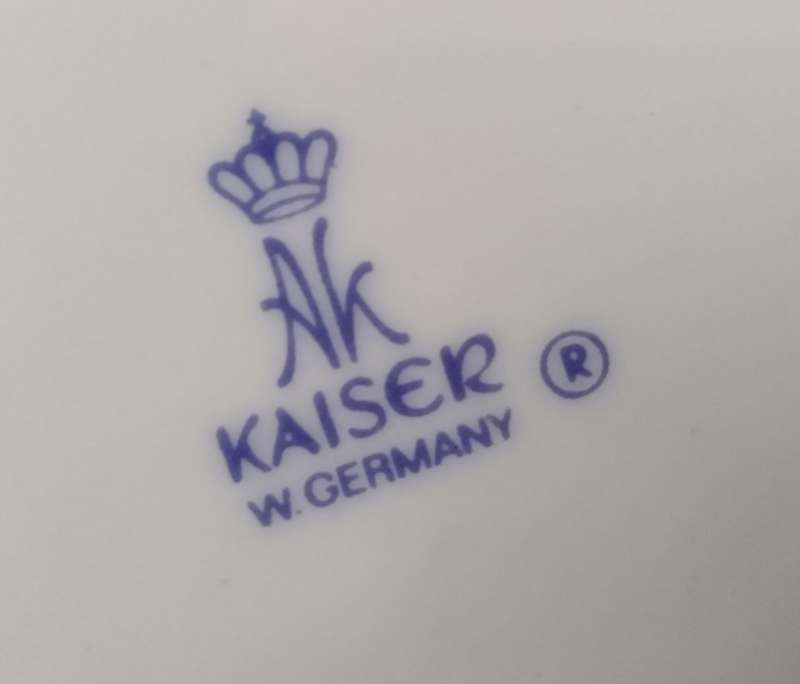 AK Kaiser West German Display plate Flower bouquet. 24cm Diameter