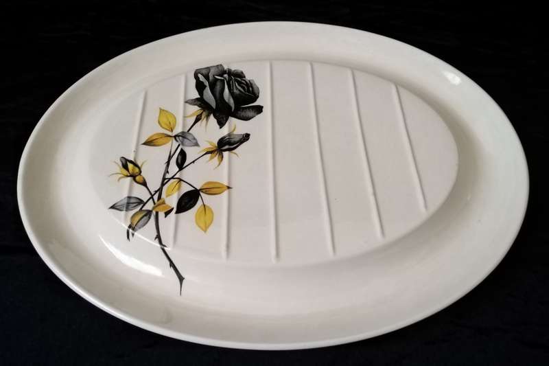 Palissy pair of `Black Prince` Meat platters 30.5cm long