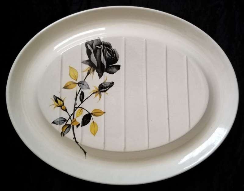 Palissy pair of `Black Prince` Meat platters 30.5cm long
