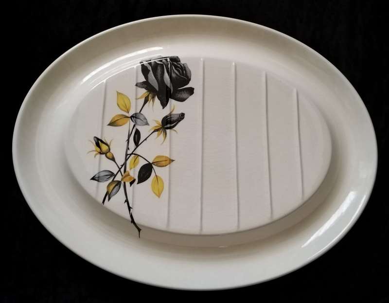 Palissy pair of `Black Prince` Meat platters 30.5cm long