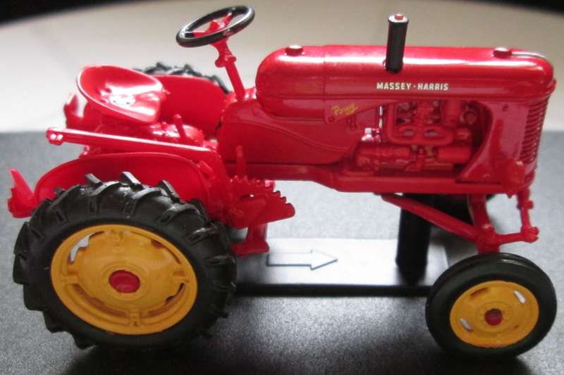 Scale Model-Tractor-Massey Harris Pony 820-1957
