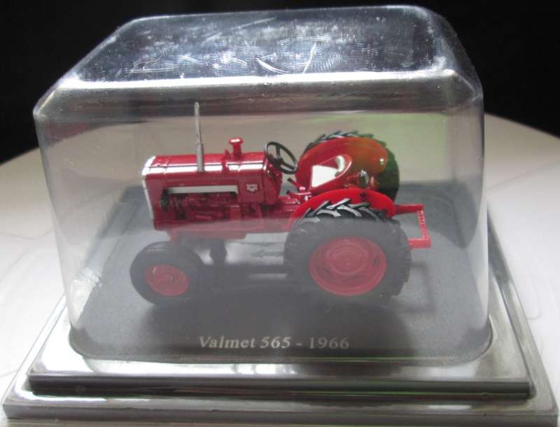 Scale Model-Tractor-Valmet 565-1966-Red