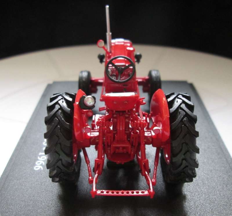 Scale Model-Tractor-Valmet 565-1966-Red