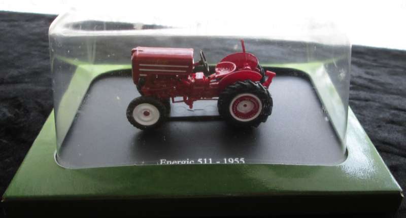 Hachette Partworks-Scale Model-Tractor-Energic 511-1955-Red