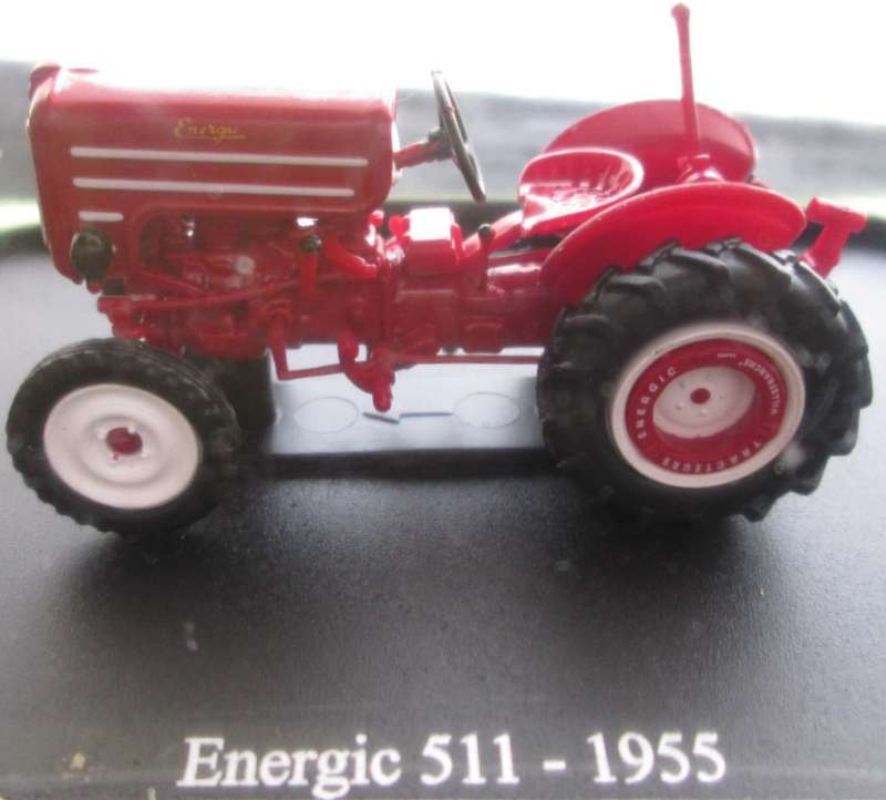 Hachette Partworks-Scale Model-Tractor-Energic 511-1955-Red