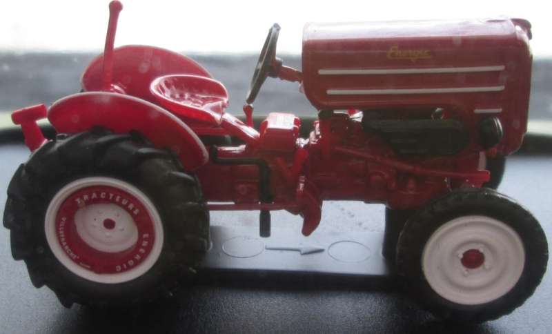 Hachette Partworks-Scale Model-Tractor-Energic 511-1955-Red