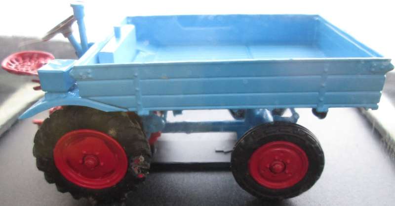 Hachette Partworks-Scale Model-Motostandard Farmax 10D-1950-Blue